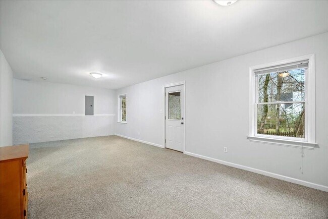 Building Photo - 69 New Brunswick Ct NE