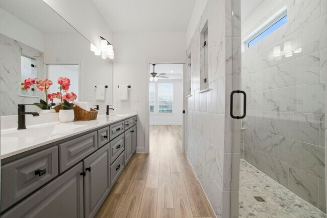 Building Photo - 9727 Rockwell Dr