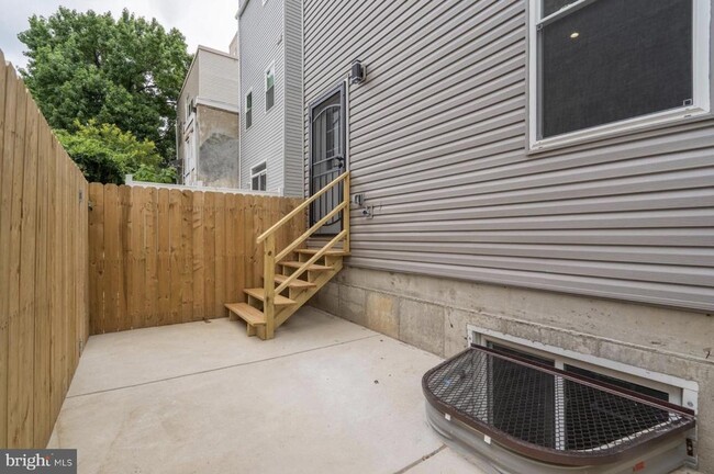 Building Photo - 2000 N 3rd St