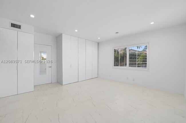 Building Photo - 3909 Garden 4