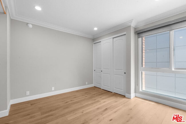 Building Photo - 4477 Wilshire Blvd