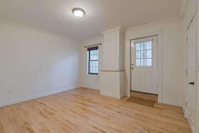 Building Photo - 65 Webster Ave