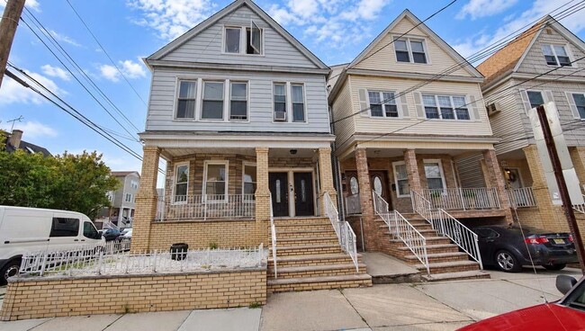 Building Photo - 275 Avenue A