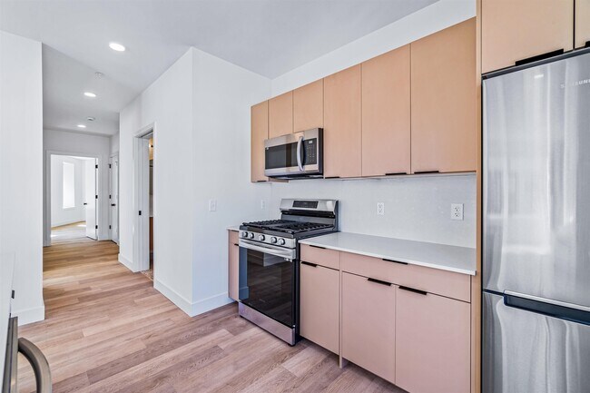 Building Photo - 293 Fairmount Ave