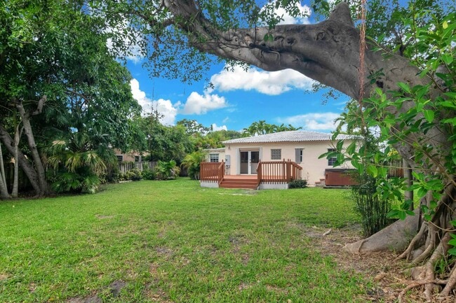 Building Photo - Beautiful home in quiet neighborhood