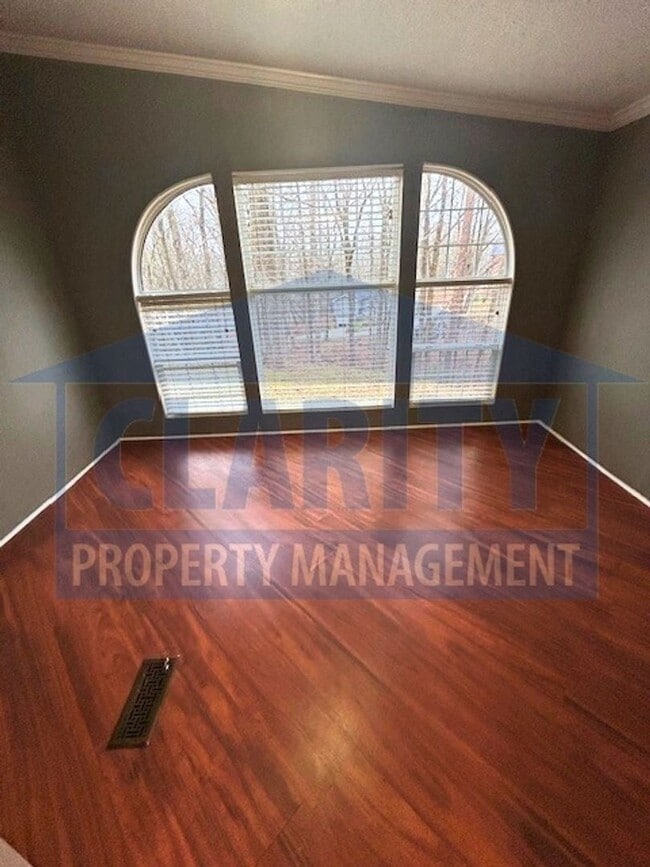 Building Photo - Three bedroom home w/ fenced in yard!