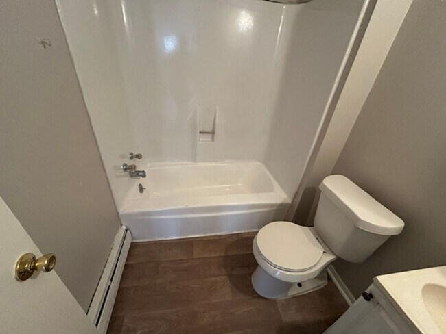 Building Photo - 138 Mendel Ct