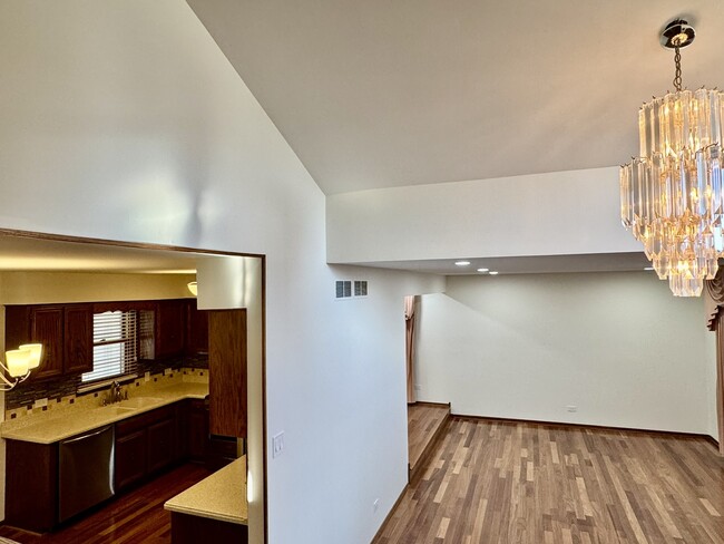 Building Photo - 8548 Bethany Ln