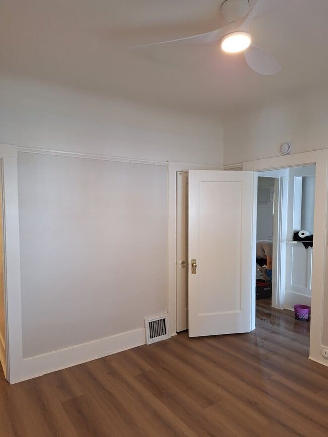 Building Photo - **Incredible 2 Bedroom, 1.5 Bath Home with a Fun Bonus Room!** Don’t miss out on this fantastic o...