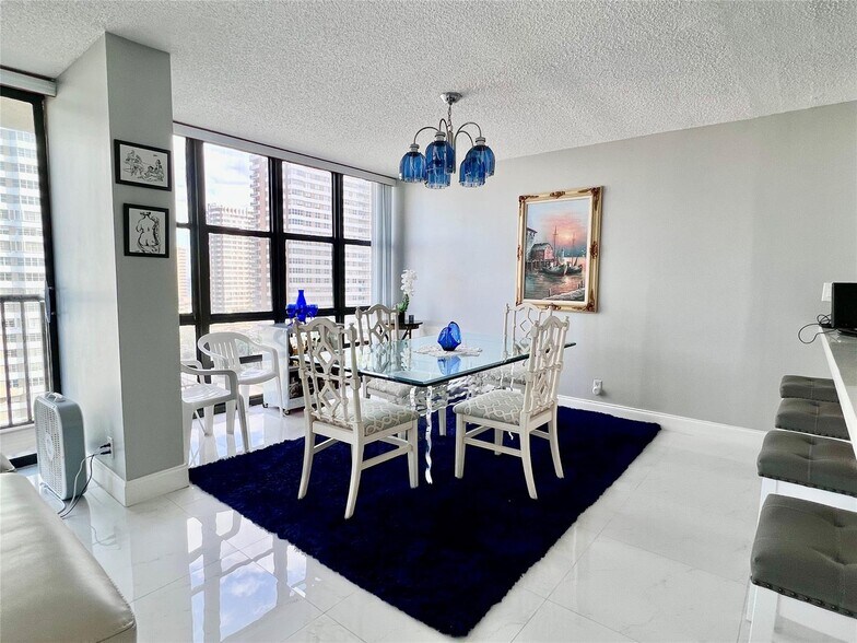 Building Photo - 2049 S Ocean Dr