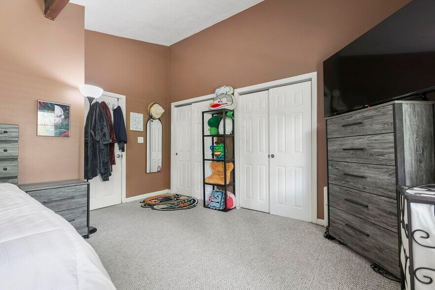 Building Photo - 5 Robinlea Cir