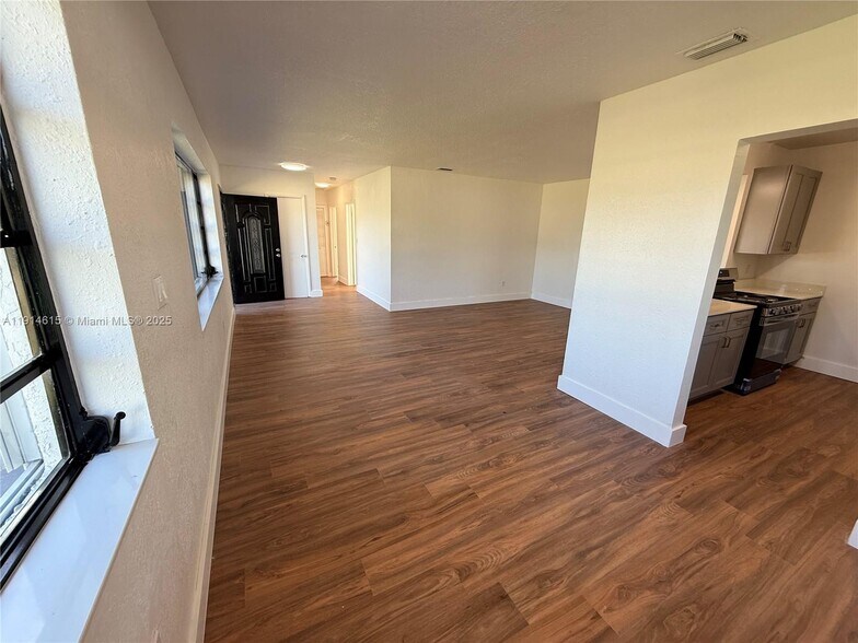 Building Photo - 1430 NW 176th Ter