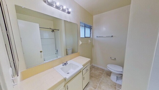 Building Photo - Lease listing - Pasadena Ave