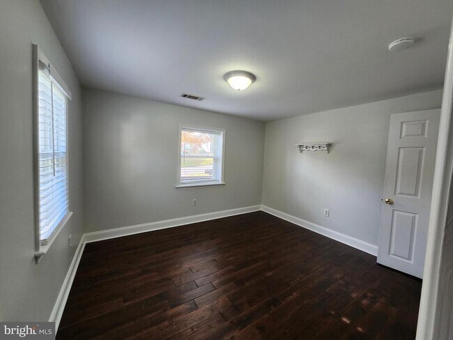 Building Photo - 51 Bunting Ln