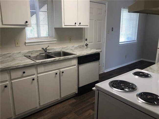 Building Photo - 641 Powder Springs St