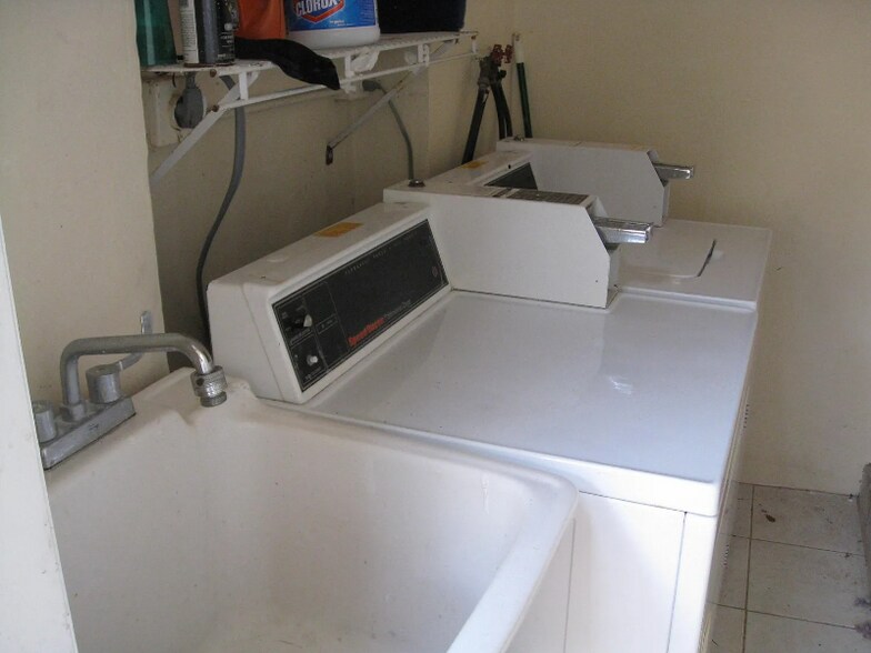 Building Photo - 1568 NE 45th St