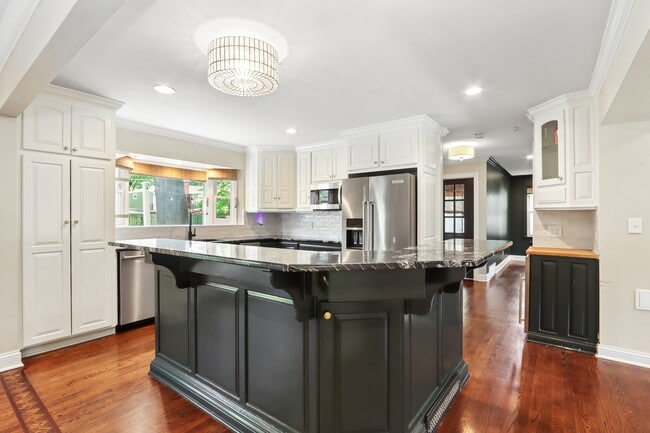 Building Photo - 8125 Lamar Ave