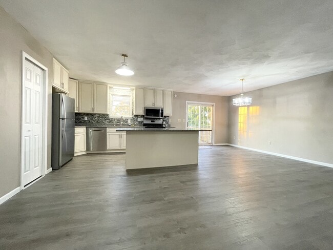 Building Photo - 3149 Glenwood Dr