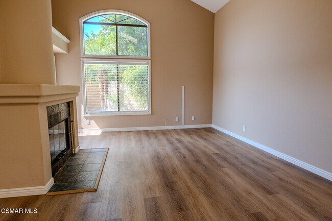 Building Photo - 2704 Simi Hills Ln