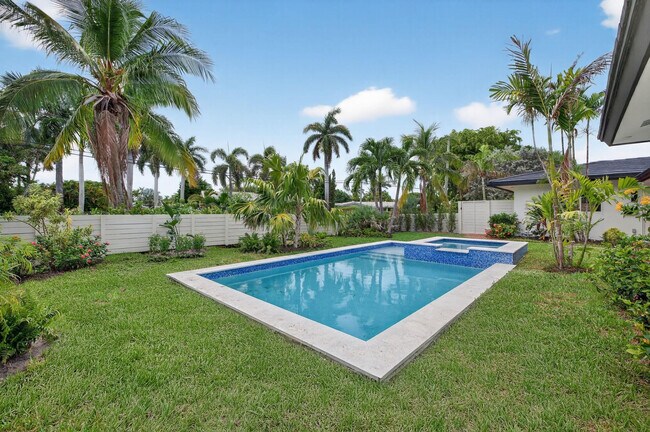 Building Photo - 1981 Coral Gardens Dr