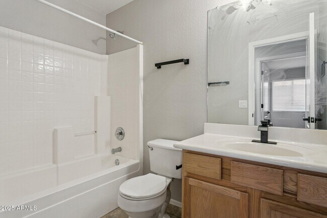 Building Photo - 1556 N Rockwell Ct