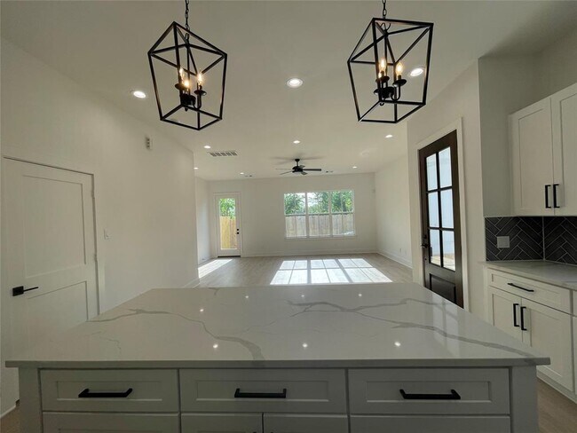 Building Photo - 6412 Highland Pine Ln