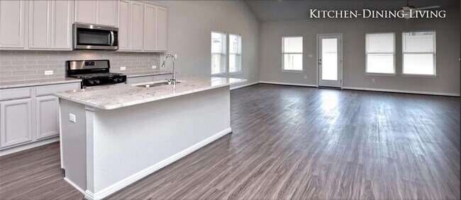 Building Photo - 533 Gabrielle Anne Dr