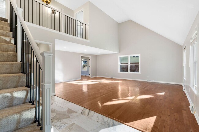 Building Photo - 3 Bedroom | 2.5 Bathroom | 2 Car Garage | Springfield MO | Fenced Back Yard | 2 Living Areas | Qu...
