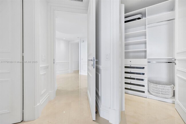 Building Photo - 7154 Fisher Island Dr