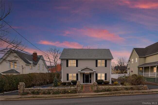 Building Photo - 17 Fairview St