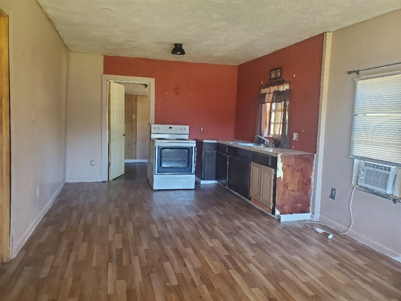 Building Photo - 614 W 4th Ave