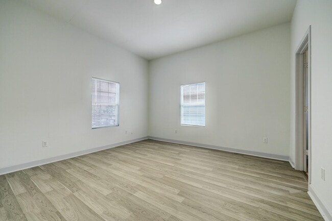 Building Photo - 1413 Hussion St