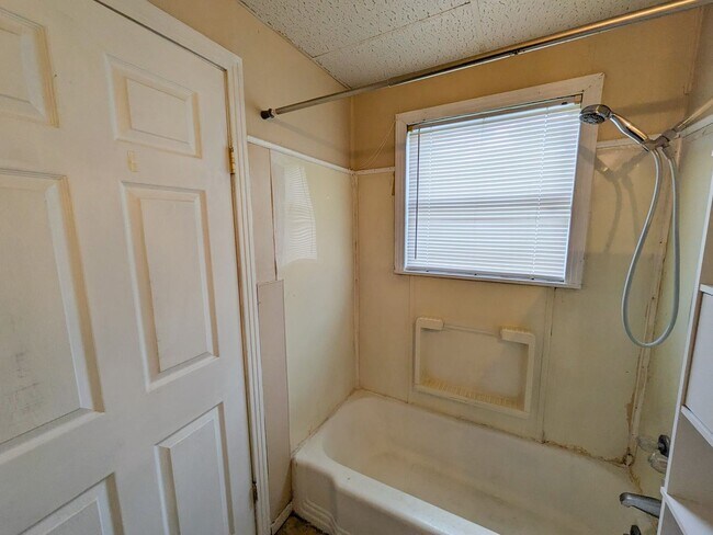 Building Photo - 3350 Cherry Dr