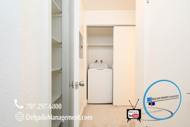 Building Photo - Glen Cove! Large one bedroom