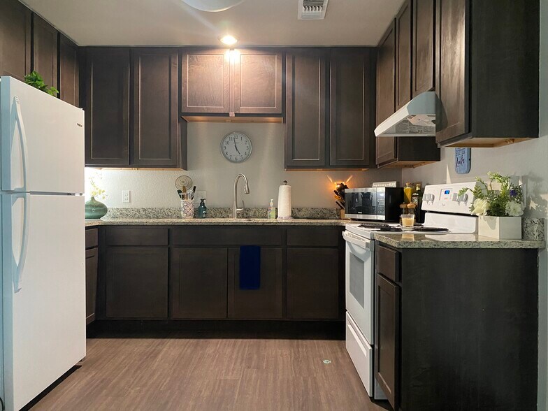 Building Photo - 17813 TX-29