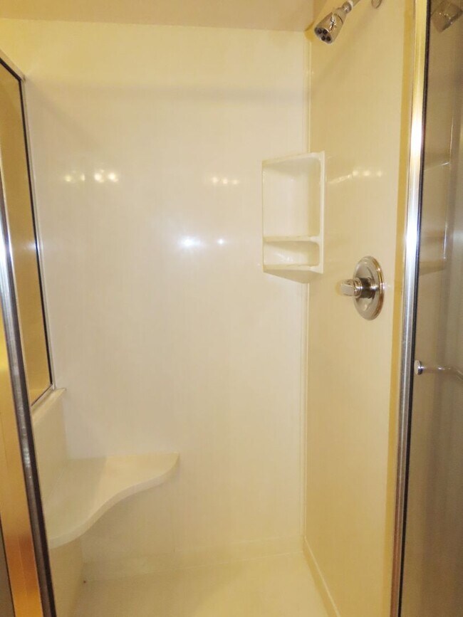 Building Photo - Charming 2 Bedroom, 2 Bath Home - Water & ...