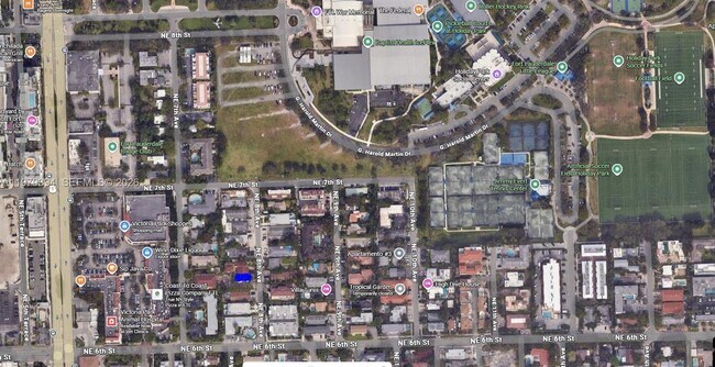 Building Photo - 621 NE 8th Ave