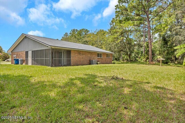 Building Photo - 1215 Bluehill Dr N