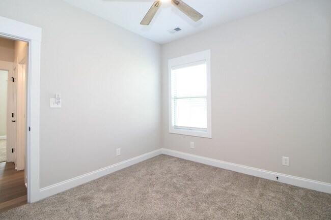 Building Photo - 1441 Hereford Blvd