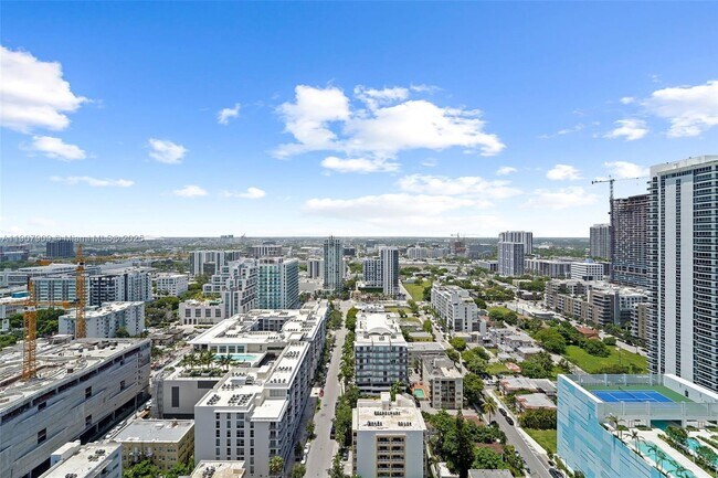 Building Photo - 665 NE 25th St