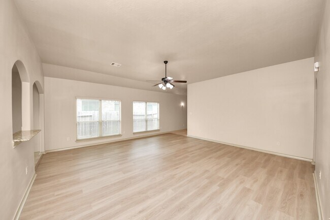 Building Photo - 2414 Argos Dr