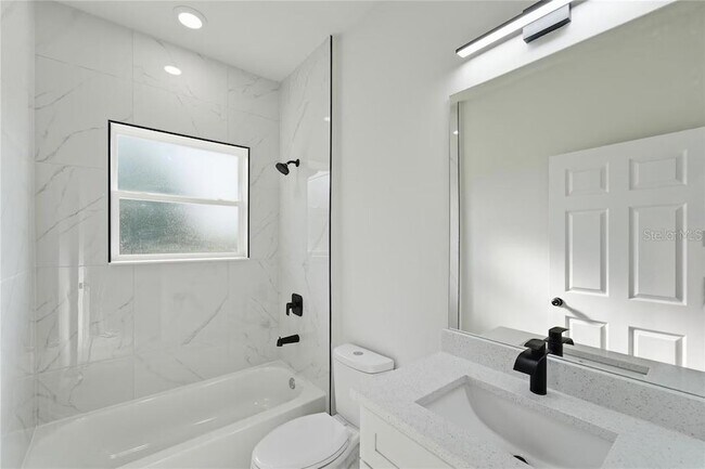 Building Photo - 3286 W Crandon Dr