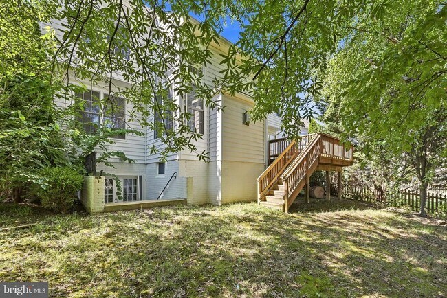 Building Photo - 43725 Red House Dr