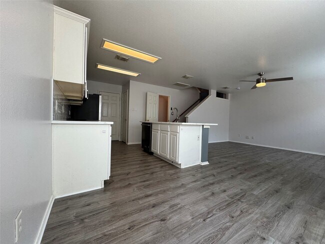 Building Photo - 70 Marble Rock Pl