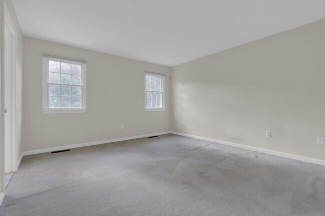 Building Photo - 319 Stearns St