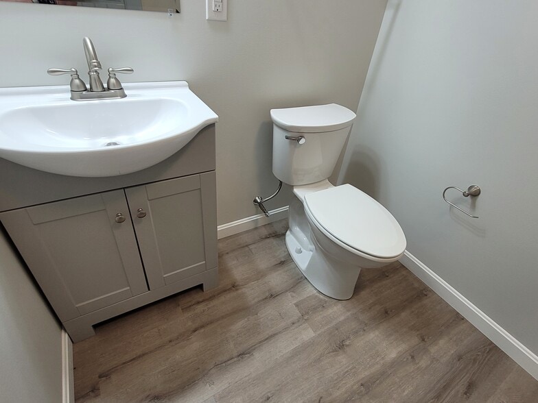 Building Photo - 8 Juniper Ln