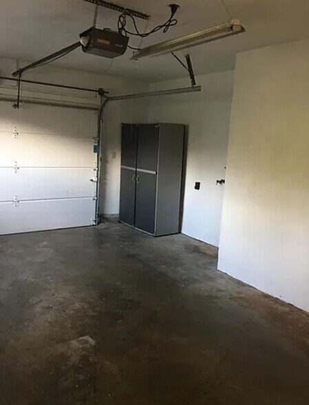 Building Photo - 853 Deary Ln