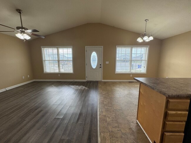 Building Photo - Spacious 3 bedroom, two bathroom home close to GM, Magna and Industrial Park