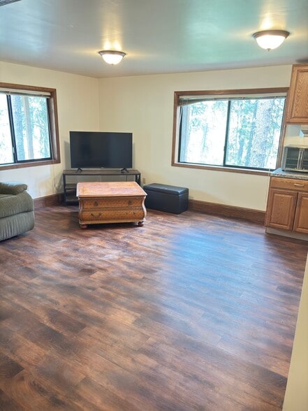 Building Photo - 6200 Forest Ridge Dr
