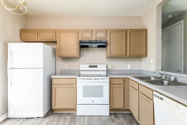 Building Photo - 702 Cotulla Dr